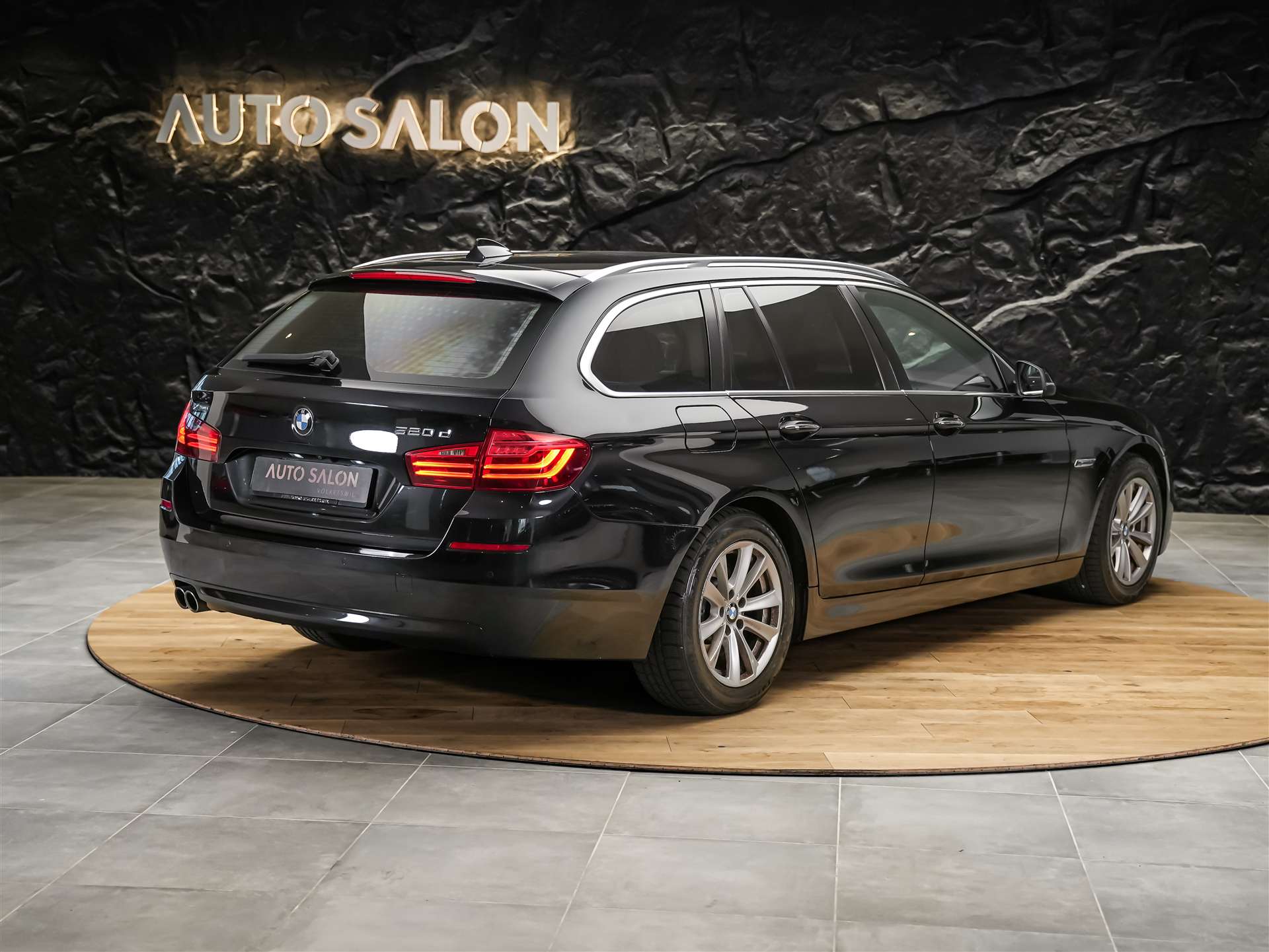 BMW 520d Touring xDrive Steptronic *CH Auto*El. Sitze*Sitzheizung*-image-4