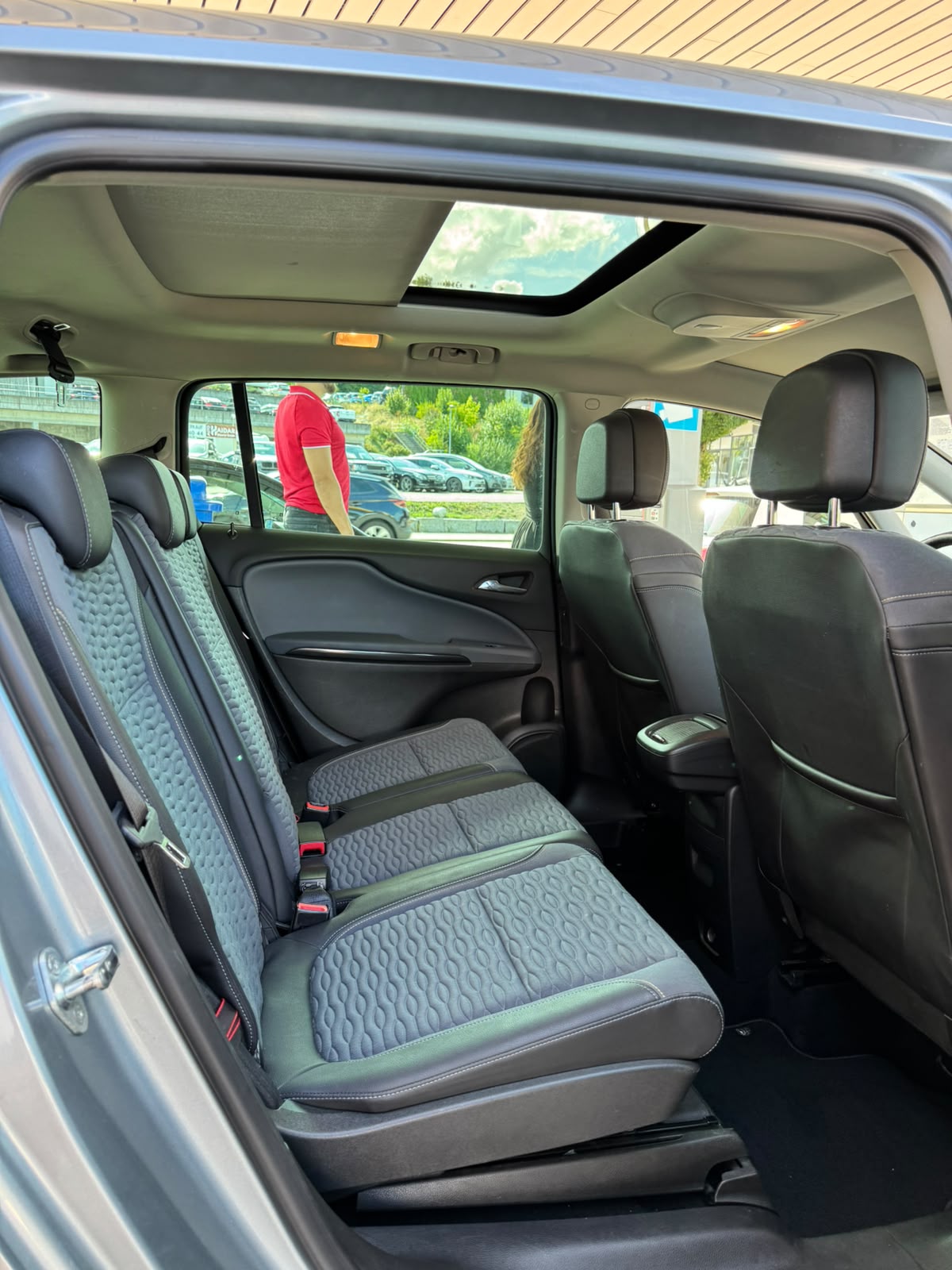OPEL Zafira Tourer 1.4i 16V Cosmo-image-10