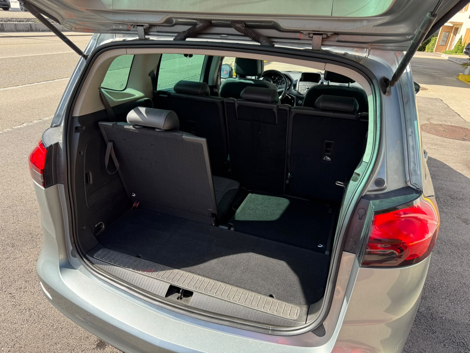OPEL Zafira Tourer 1.4i 16V Cosmo-image-4