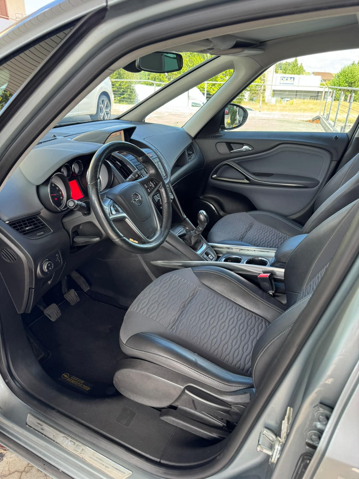 OPEL Zafira Tourer 1.4i 16V Cosmo-image-8