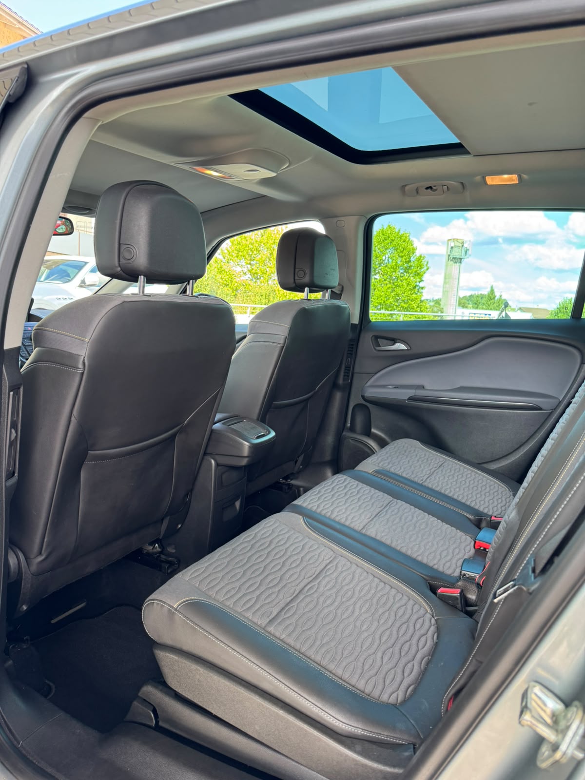 OPEL Zafira Tourer 1.4i 16V Cosmo-image-9