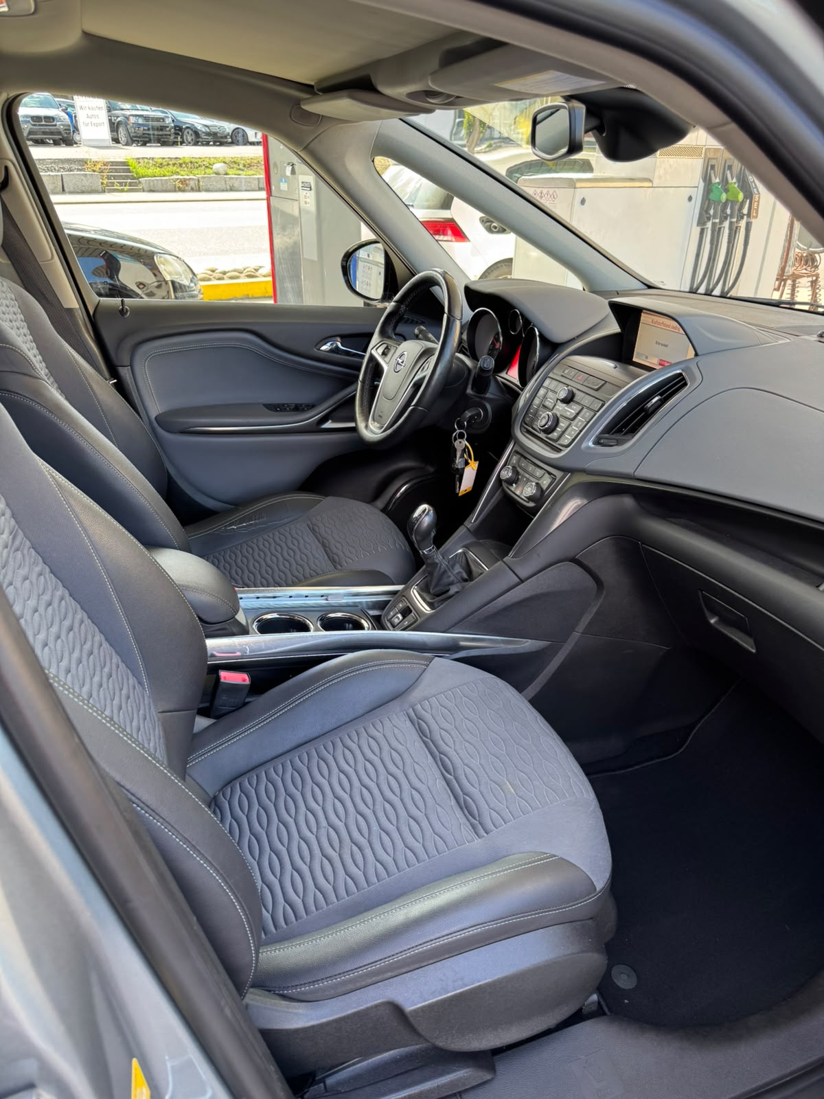 OPEL Zafira Tourer 1.4i 16V Cosmo-image-11