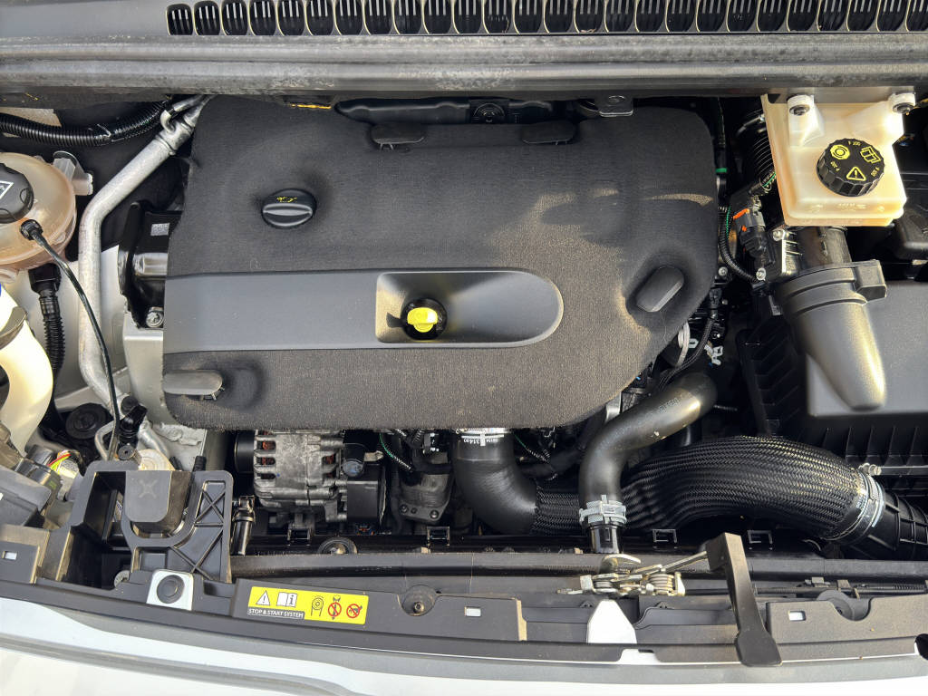 PEUGEOT 5008 2.0 BlueHDi Allure-image-14
