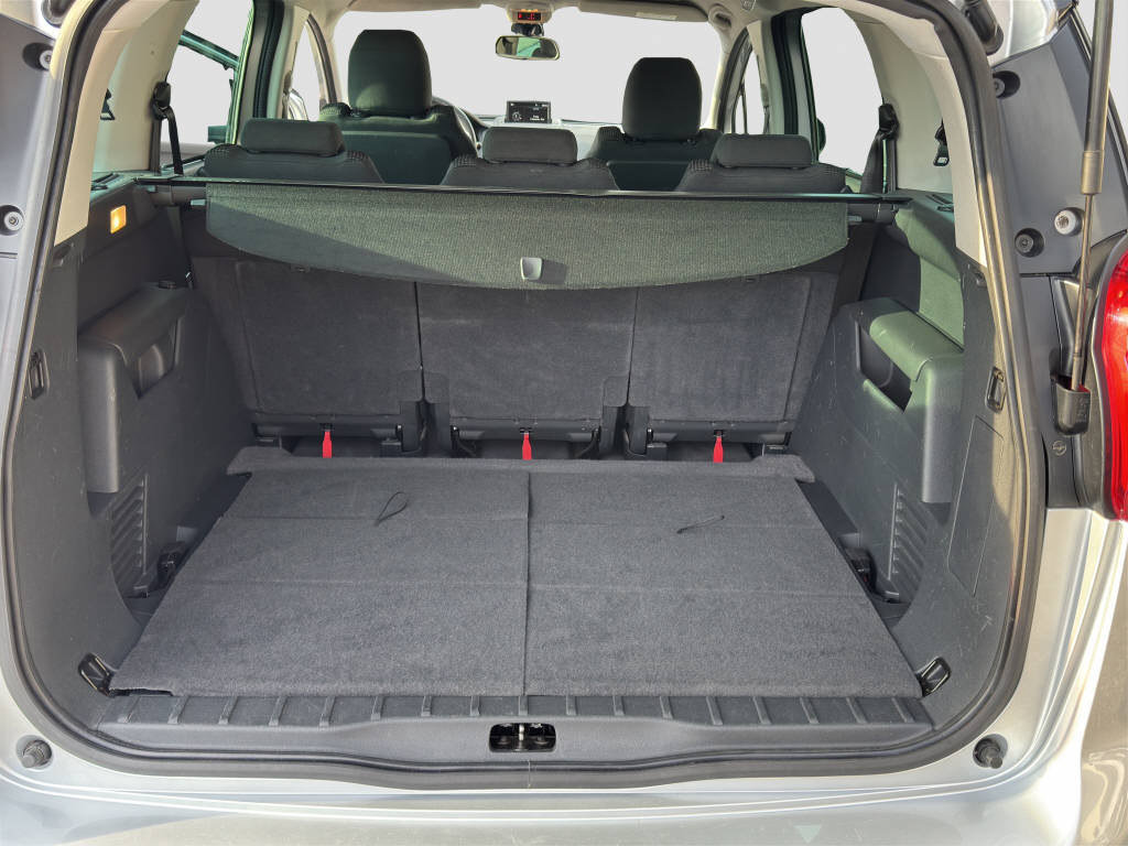 PEUGEOT 5008 2.0 BlueHDi Allure-image-13