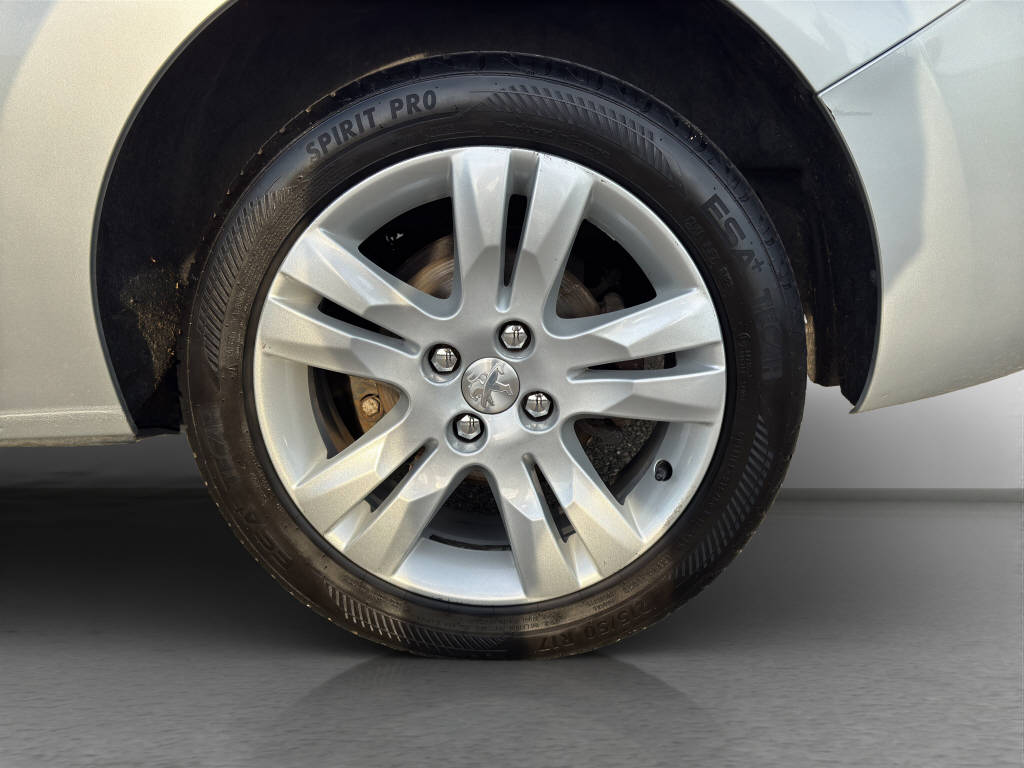 PEUGEOT 5008 2.0 BlueHDi Allure-image-15