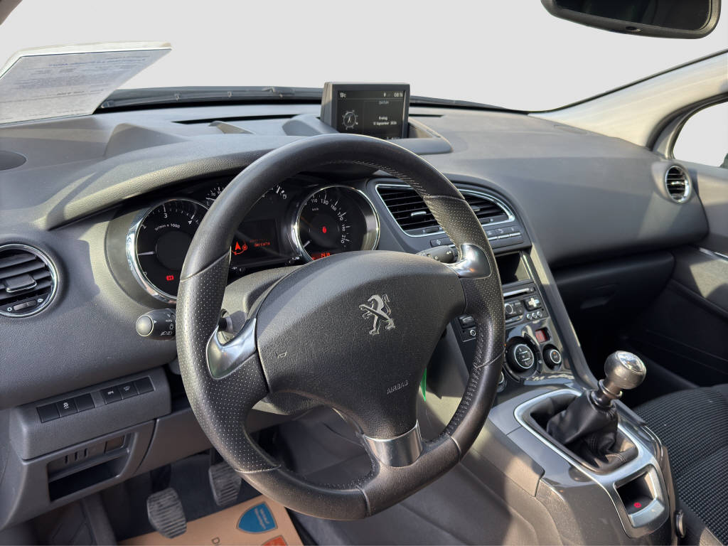 PEUGEOT 5008 2.0 BlueHDi Allure-image-9