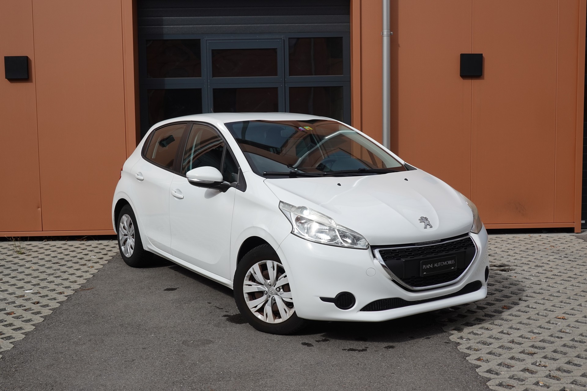 PEUGEOT 208 1.2 VTI " * Véhicule CH * Régulateur de vitesse * intérieur tissus *"-image-0