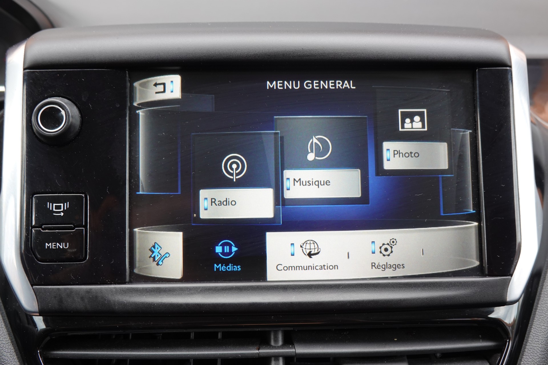 PEUGEOT 208 1.2 VTI " * Véhicule CH * Régulateur de vitesse * intérieur tissus *"-image-14