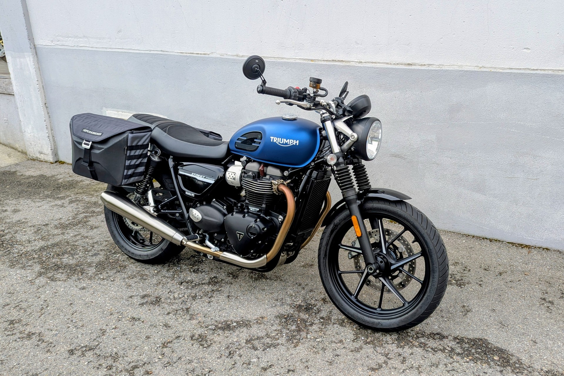 TRIUMPH Street Twin 900 i-showroom-element-1