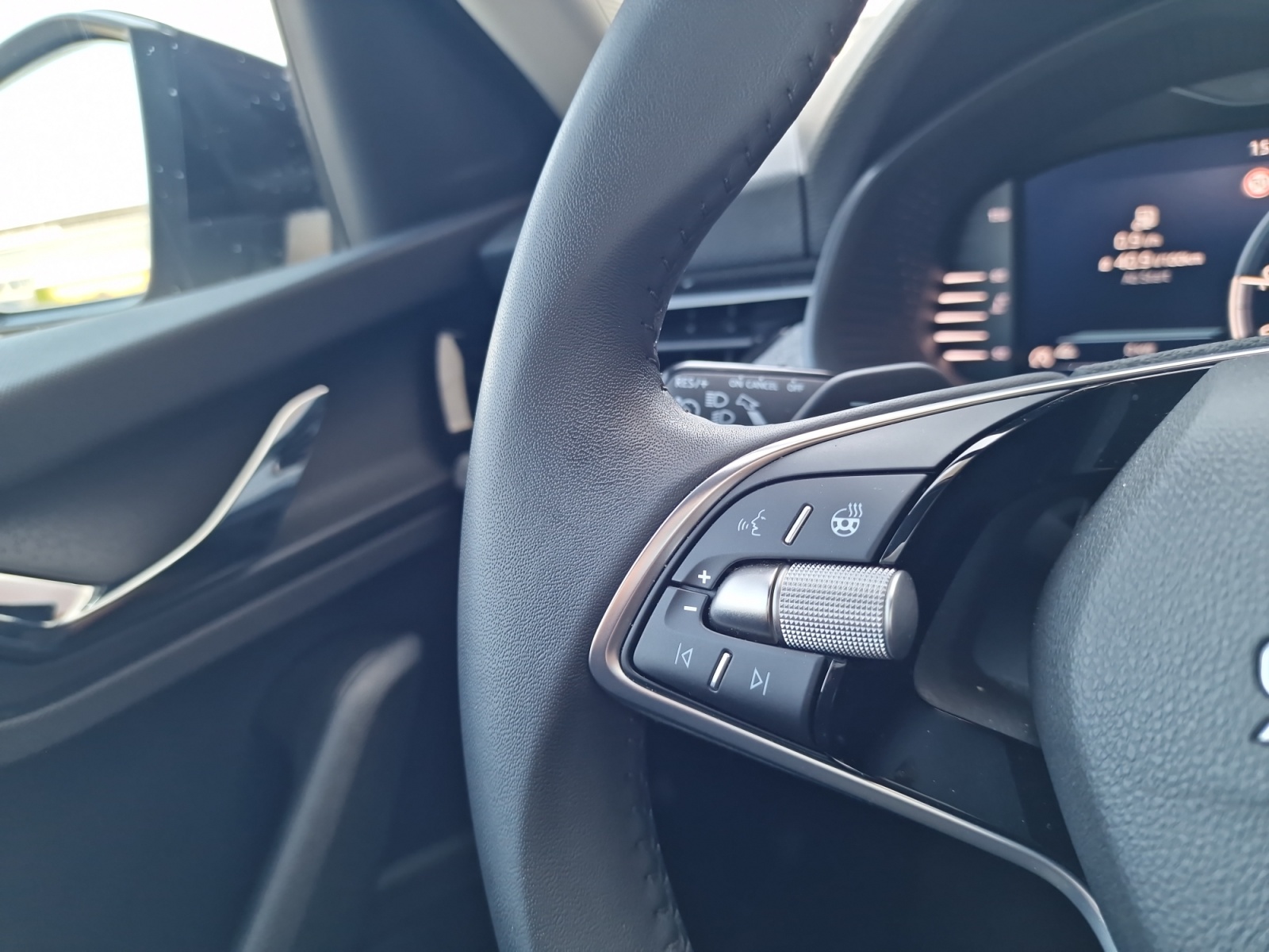 SKODA Scala 1.5 TSI Selection Tour DSG-image-13