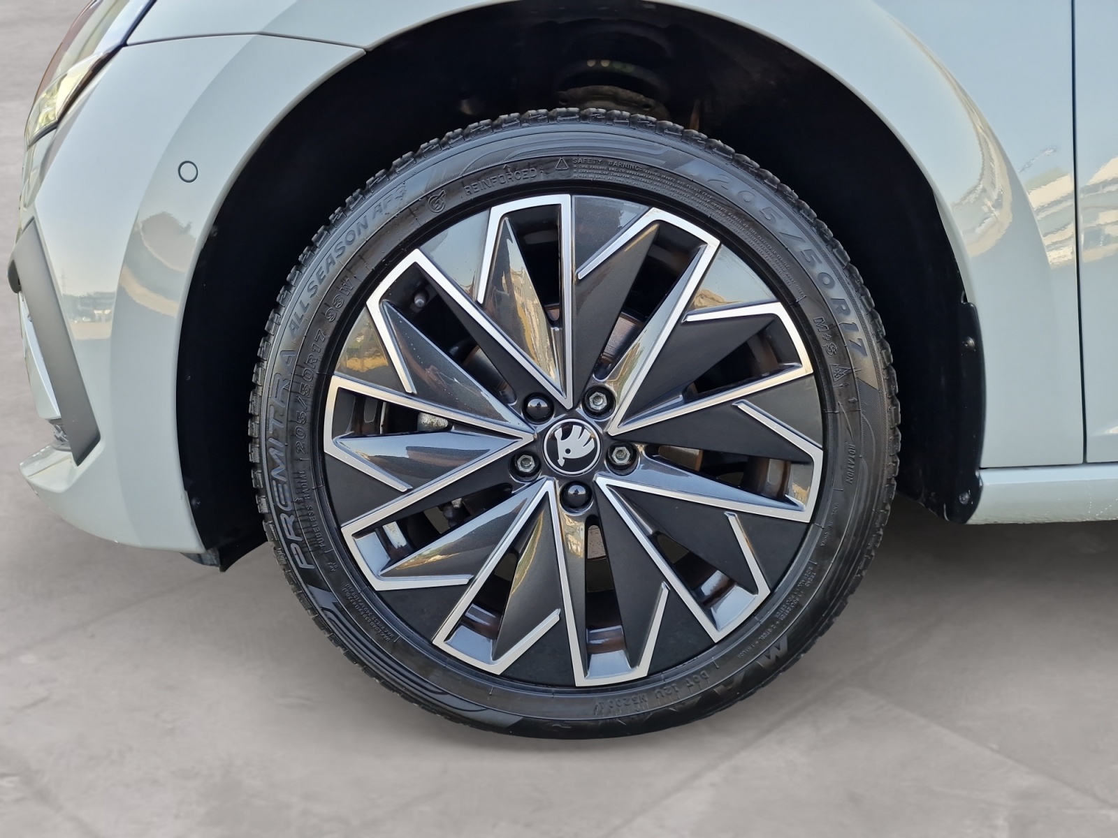SKODA Scala 1.5 TSI Selection Tour DSG-image-9