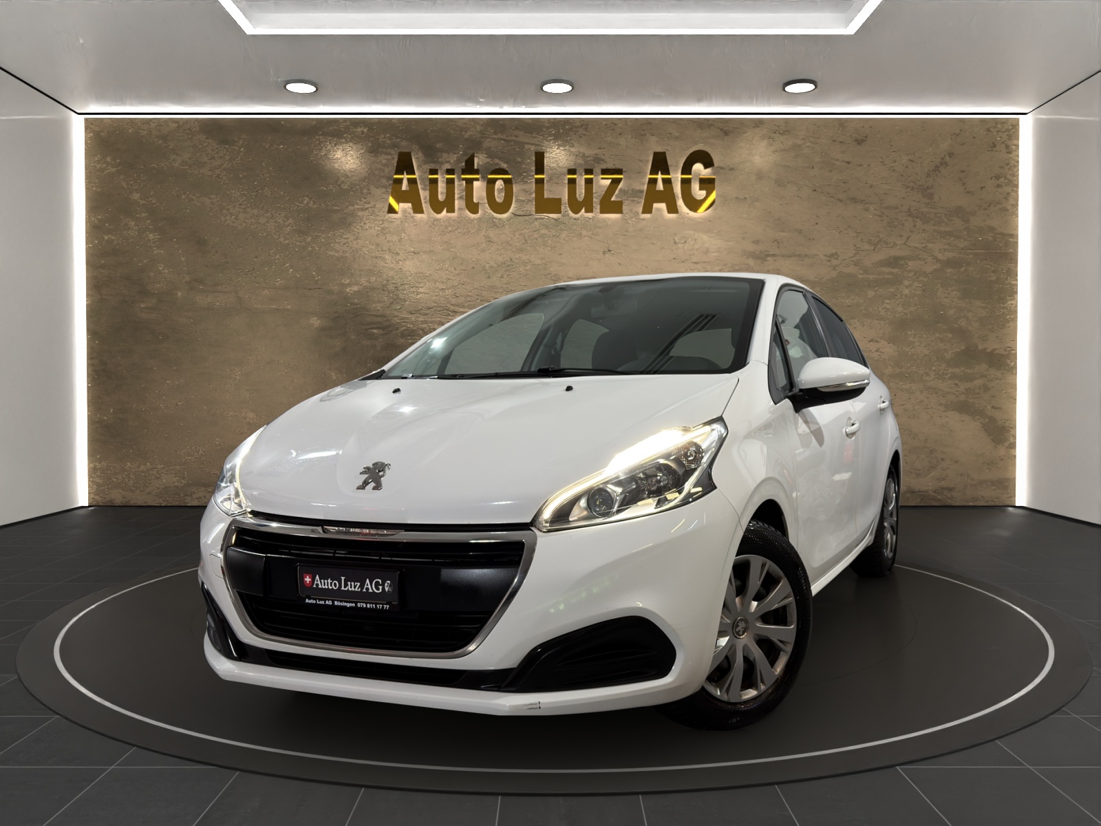 PEUGEOT 208 1.2 PureTech Signature-image-0