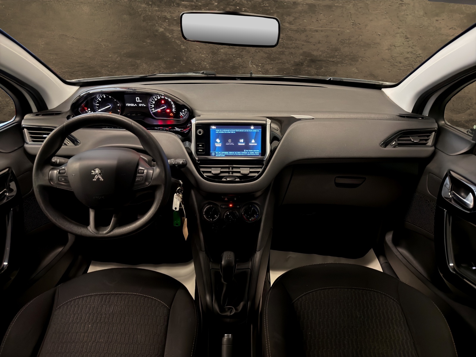 PEUGEOT 208 1.2 PureTech Signature-image-3
