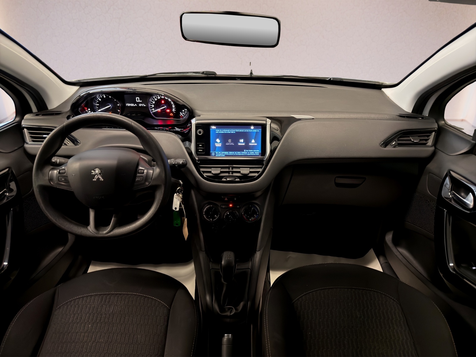 PEUGEOT 208 1.2 PureTech Signature-showroom-element-3