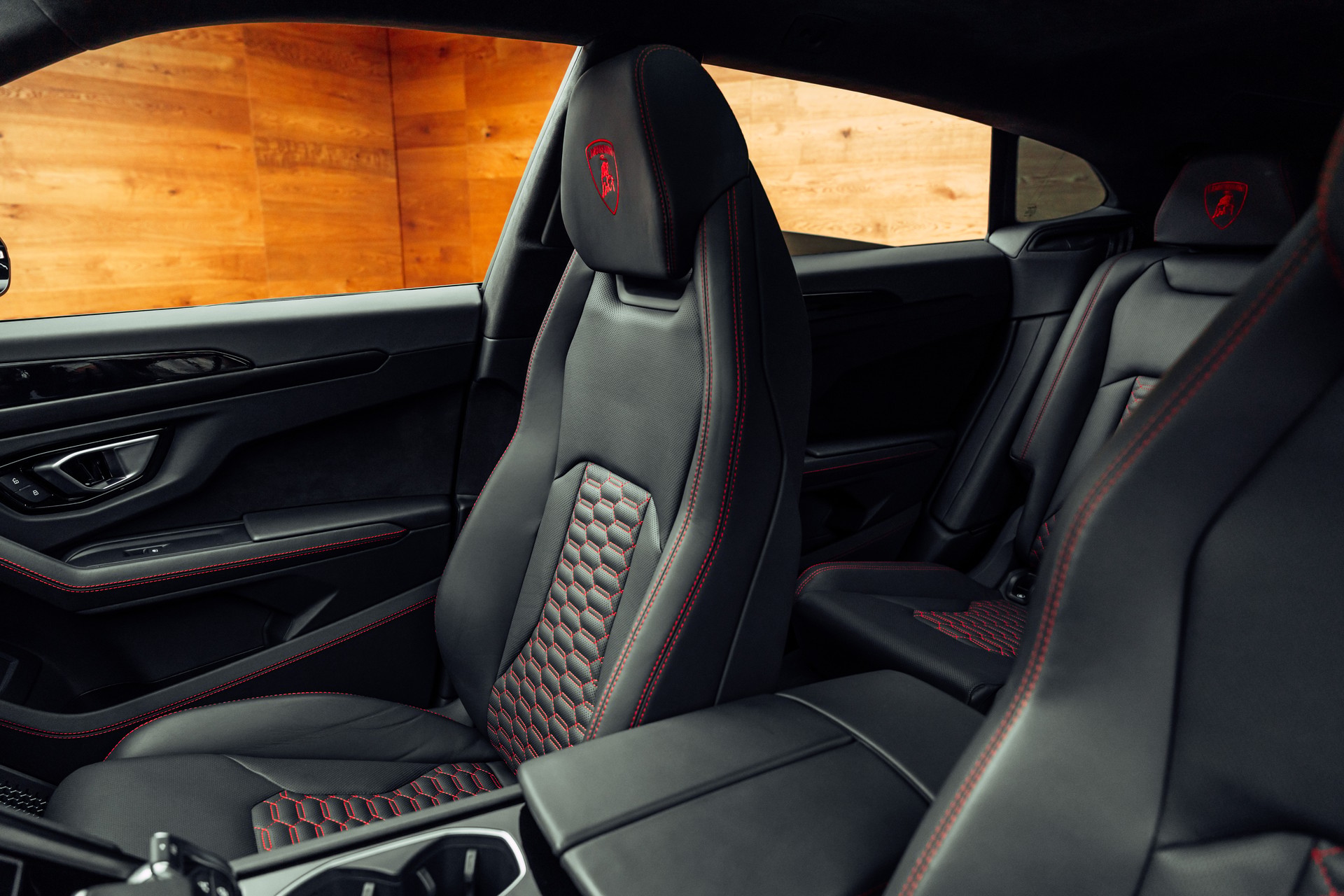 LAMBORGHINI Urus E-Gear Nero Helene-image-8