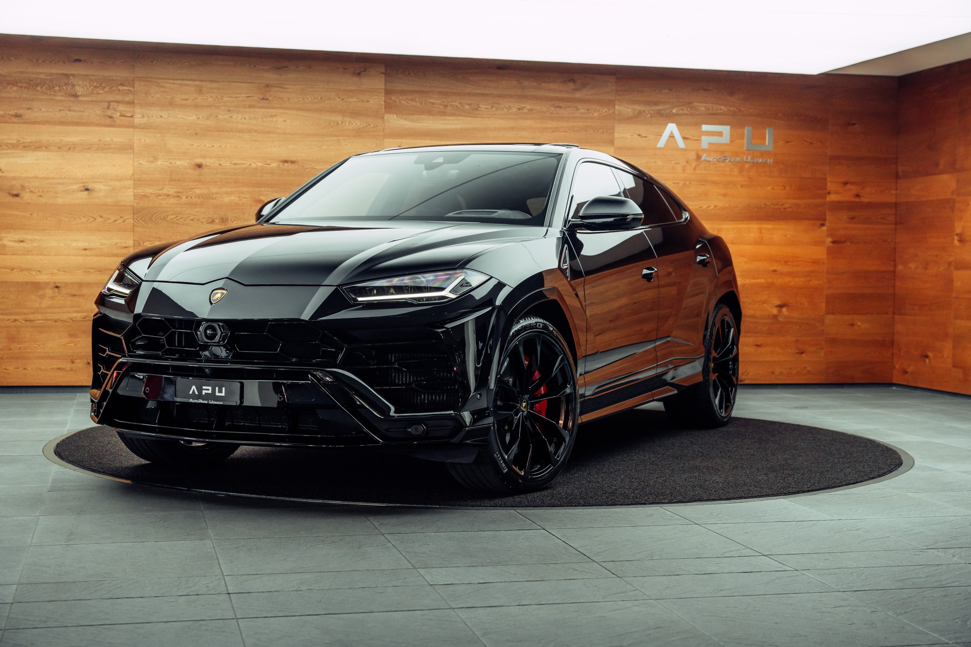 LAMBORGHINI Urus E-Gear Nero Helene-image-26