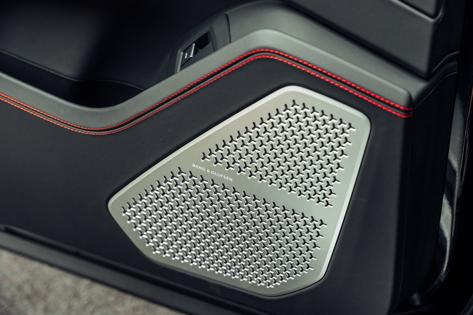 LAMBORGHINI Urus E-Gear Nero Helene-image-15