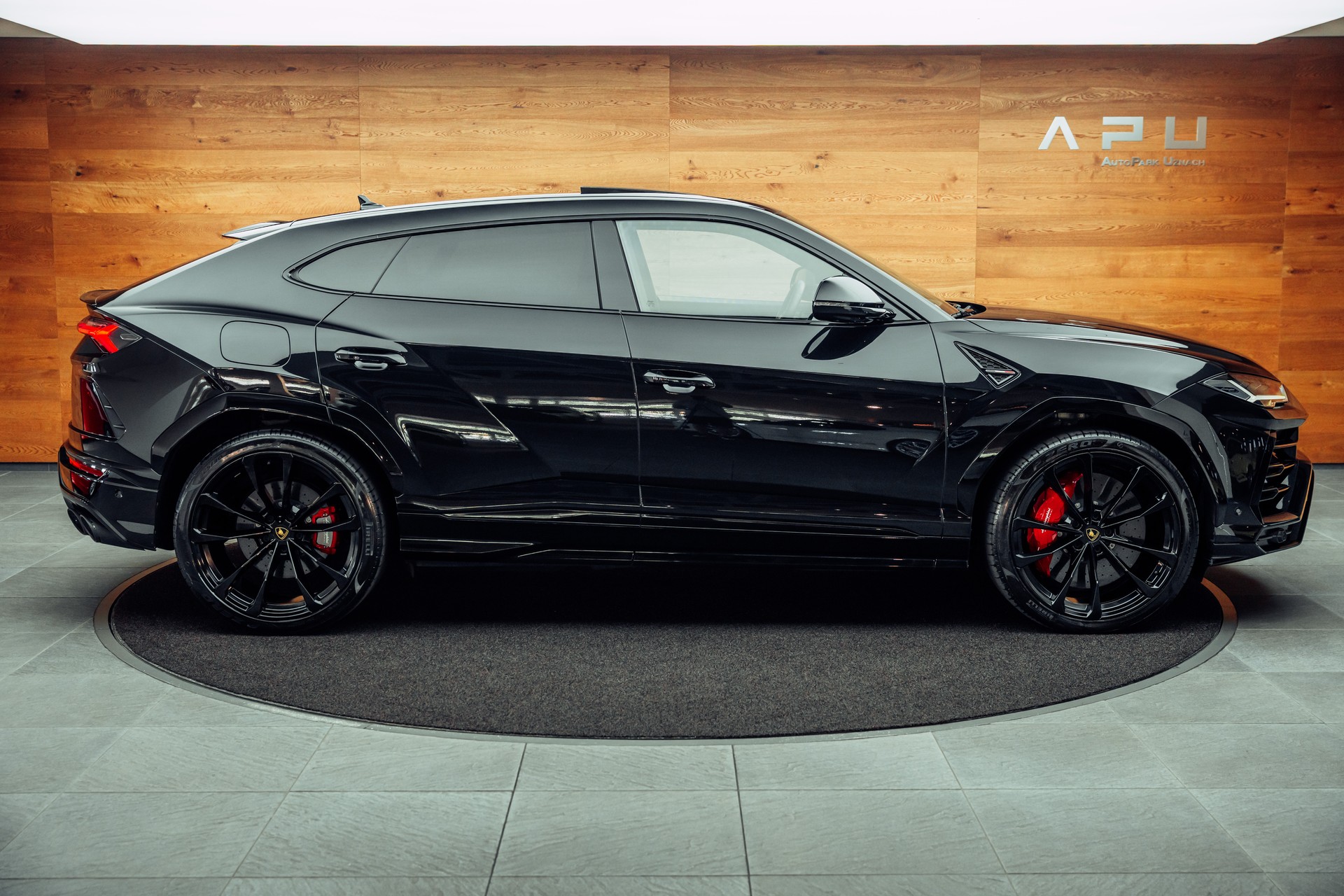 LAMBORGHINI Urus E-Gear Nero Helene-image-13