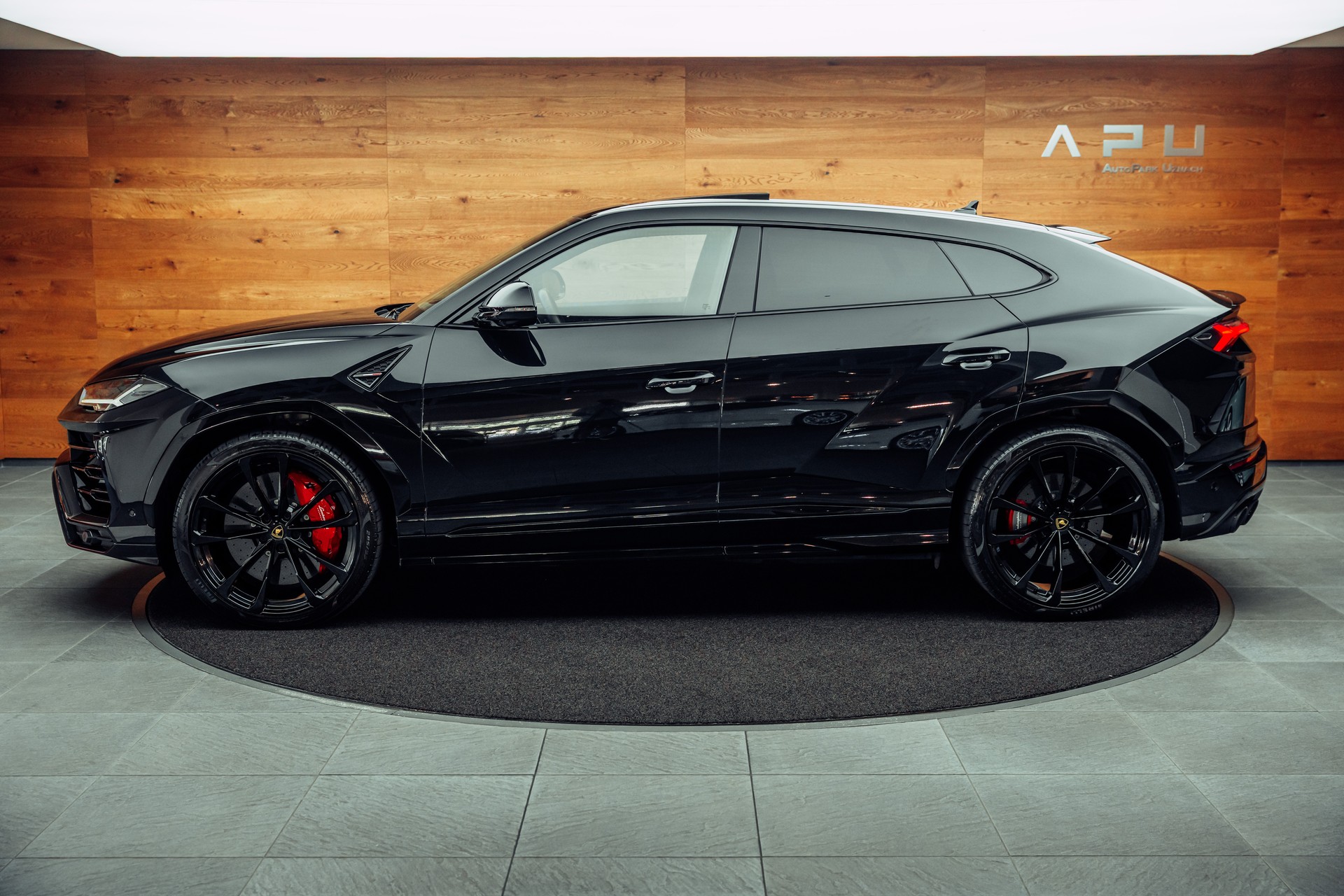 LAMBORGHINI Urus E-Gear Nero Helene-image-12