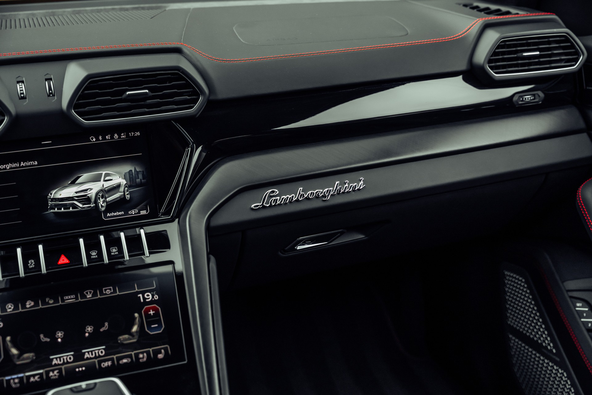 LAMBORGHINI Urus E-Gear Nero Helene-image-19