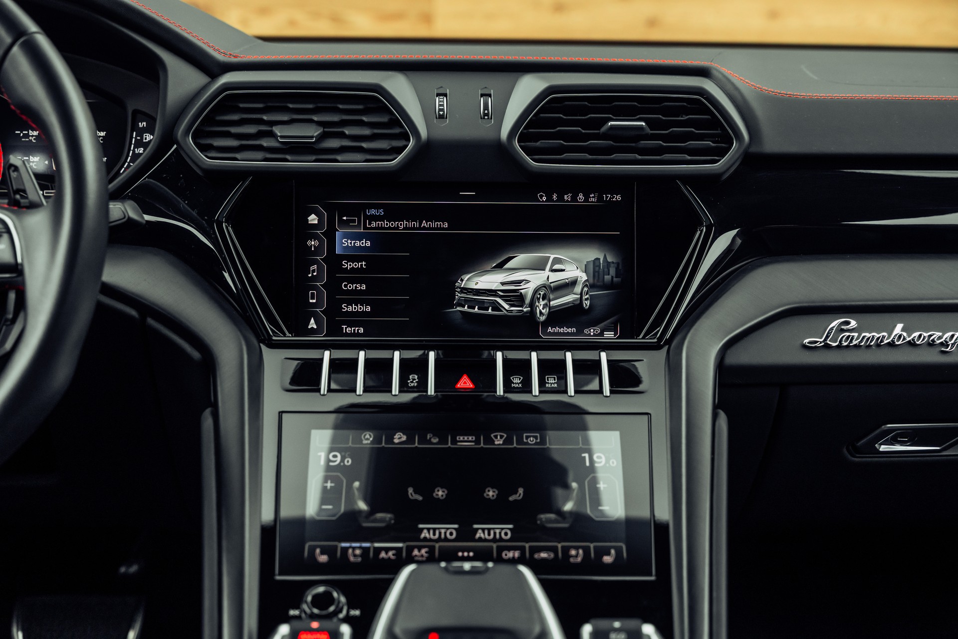 LAMBORGHINI Urus E-Gear Nero Helene-image-20