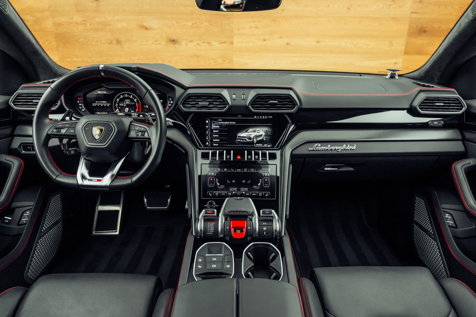LAMBORGHINI Urus E-Gear Nero Helene-image-4