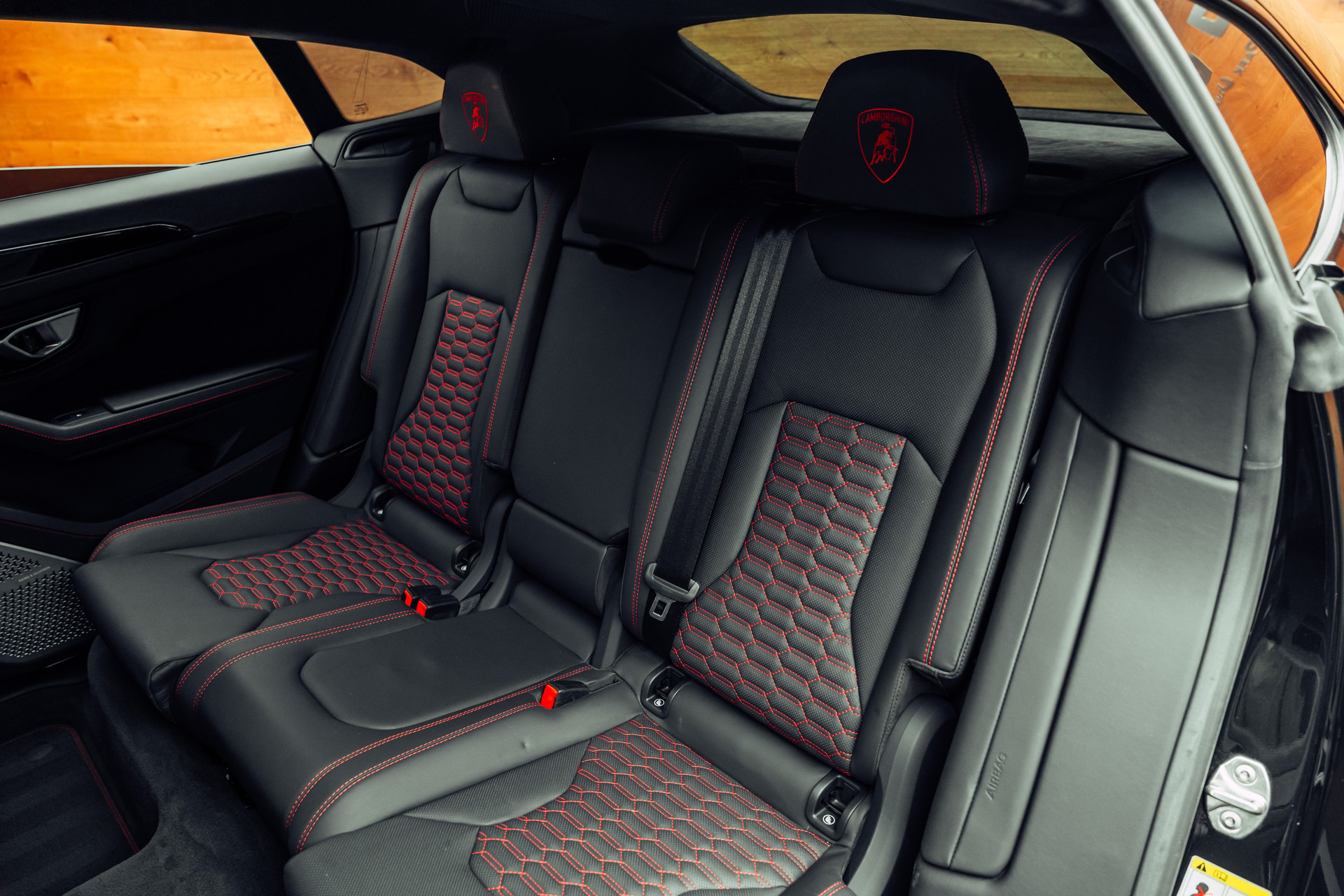 LAMBORGHINI Urus E-Gear Nero Helene-image-9