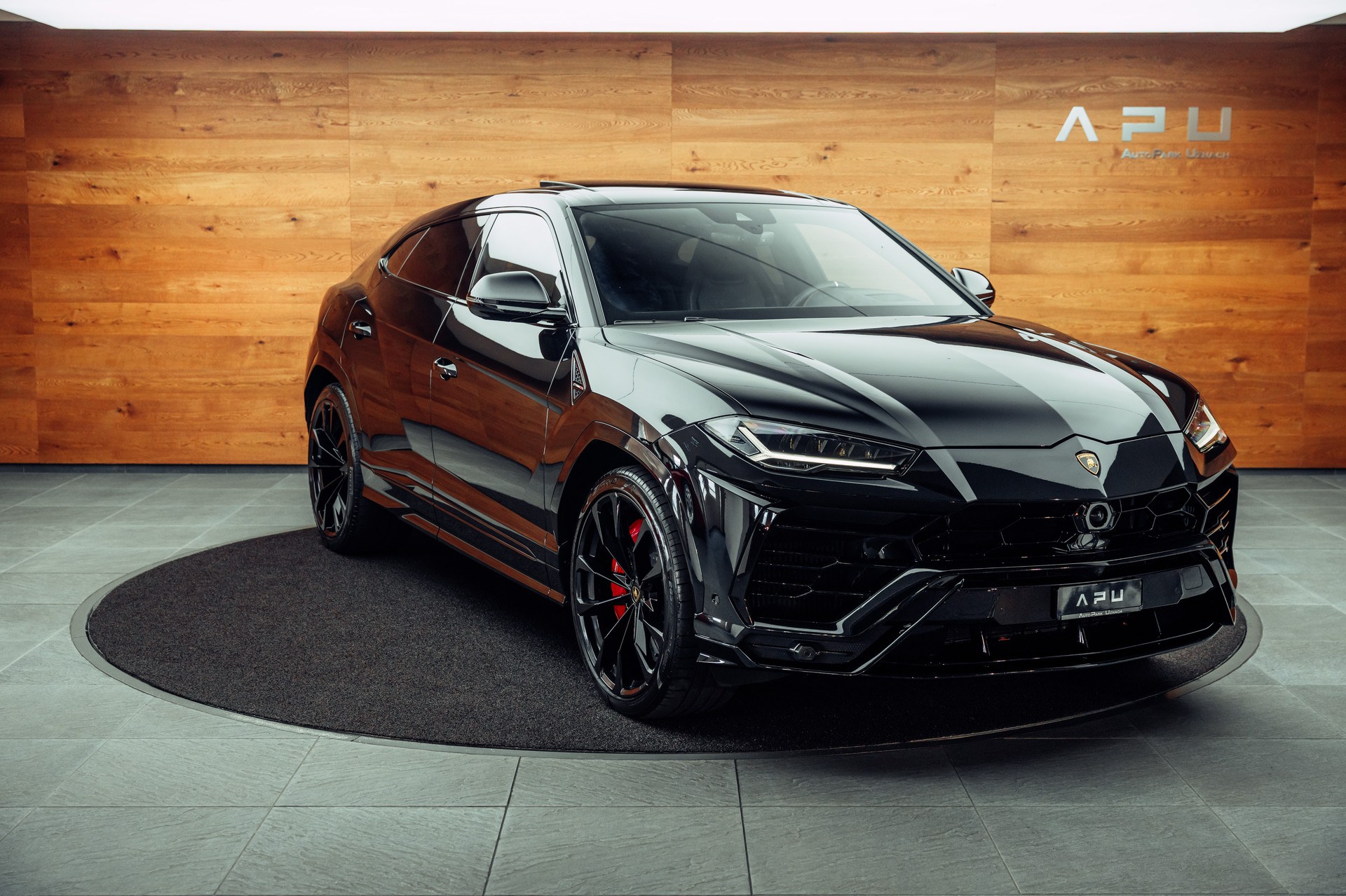 LAMBORGHINI Urus E-Gear Nero Helene-image-0