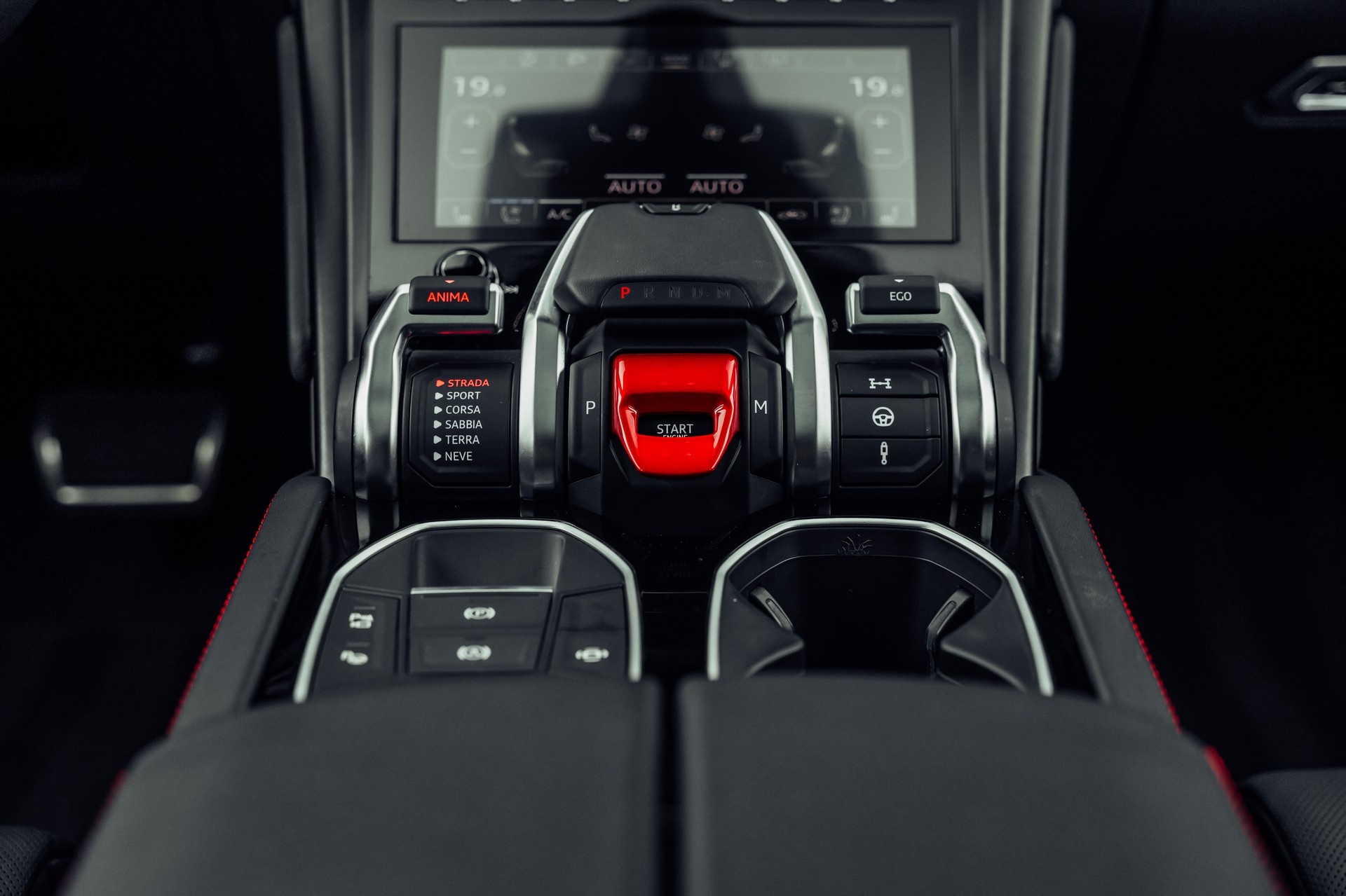 LAMBORGHINI Urus E-Gear Nero Helene-image-21