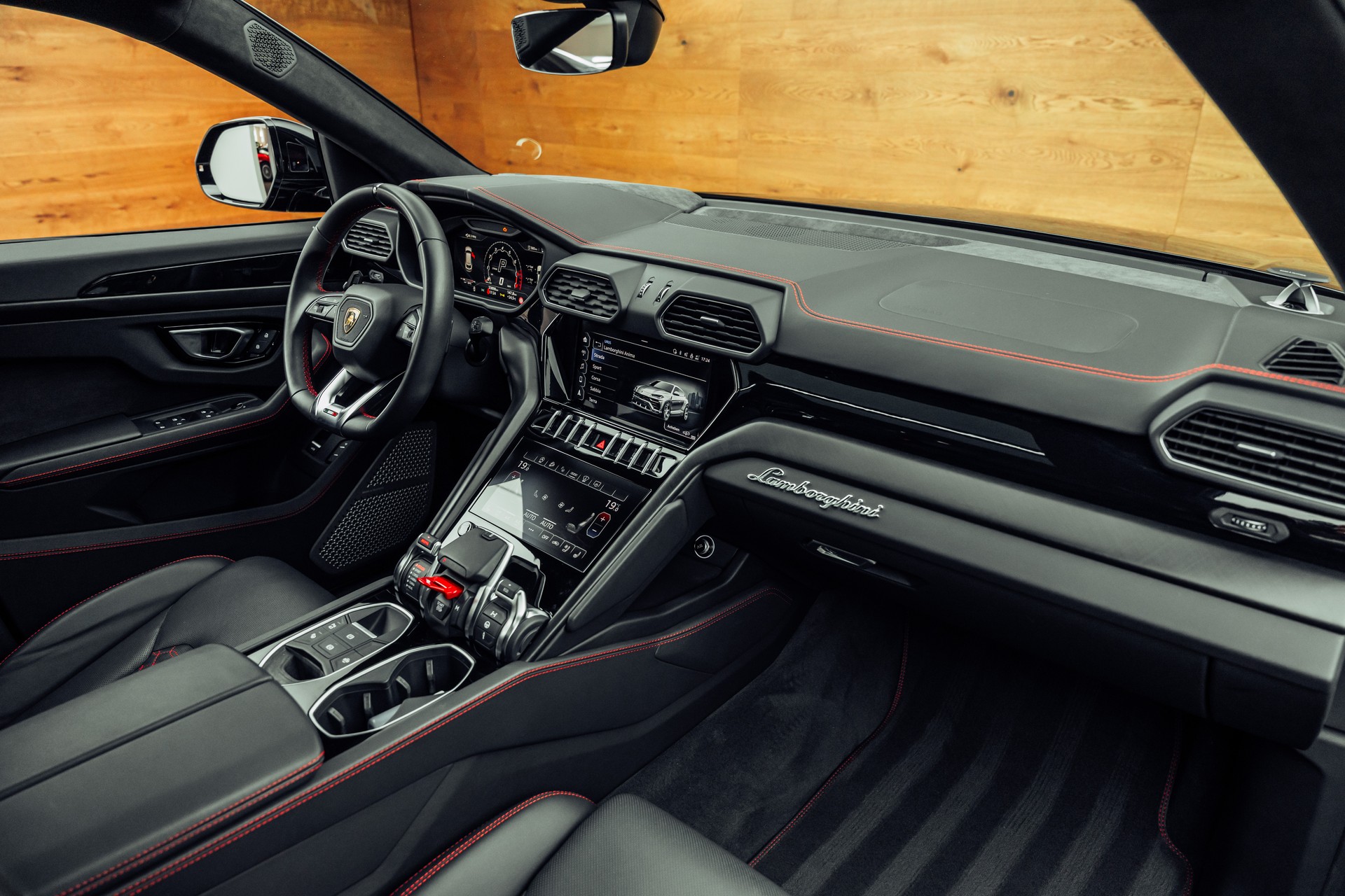 LAMBORGHINI Urus E-Gear Nero Helene-image-5