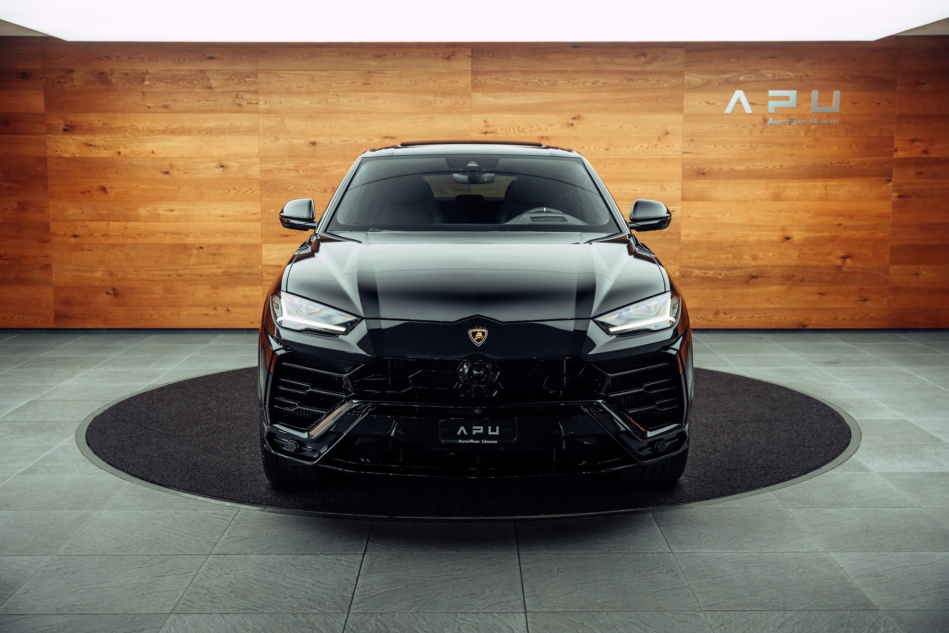 LAMBORGHINI Urus E-Gear Nero Helene-image-24