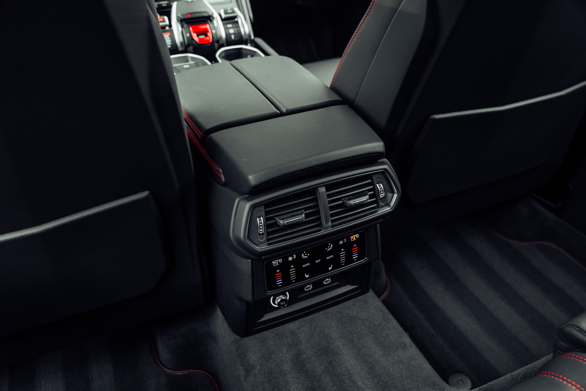 LAMBORGHINI Urus E-Gear Nero Helene-image-16