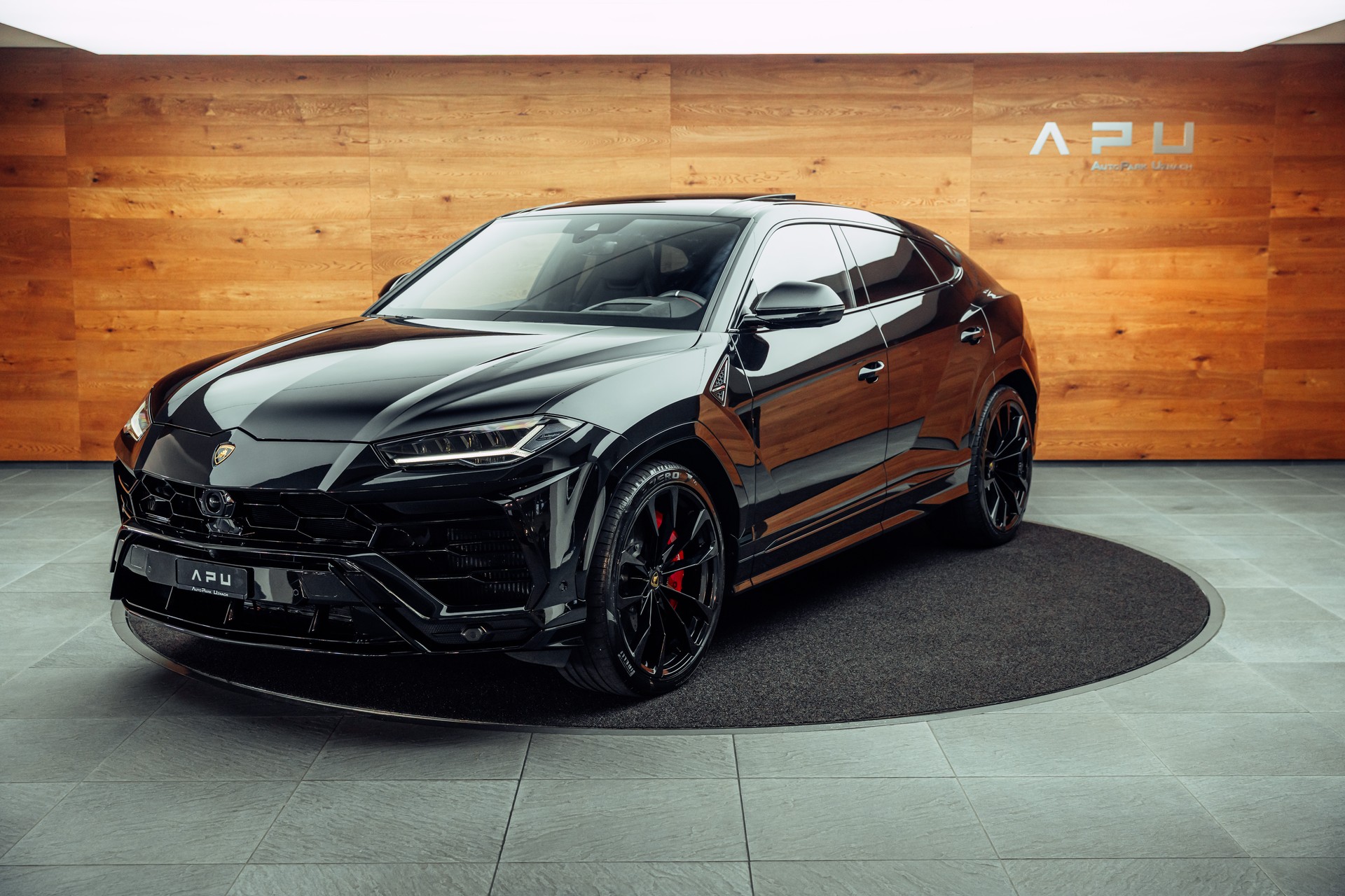 LAMBORGHINI Urus E-Gear Nero Helene-image-3