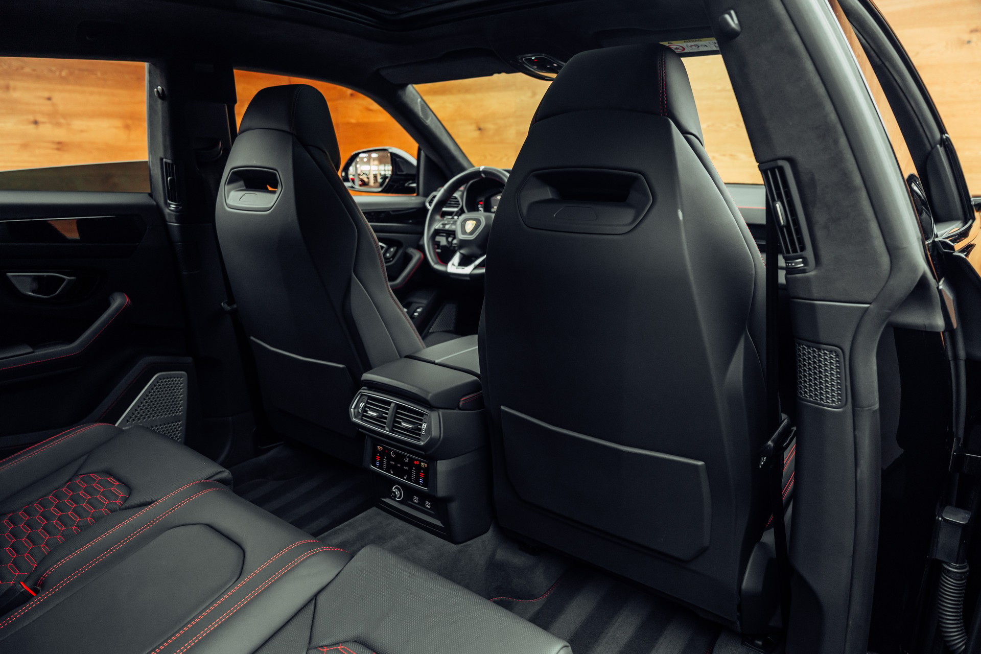 LAMBORGHINI Urus E-Gear Nero Helene-image-11