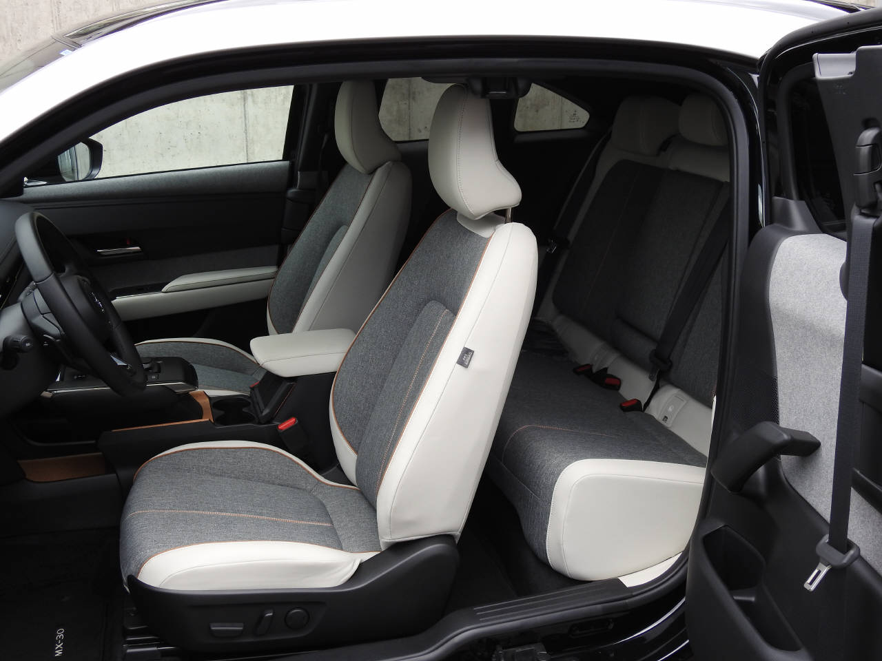 MAZDA MX-30 e-Skyactiv R-EV Advantage-image-12