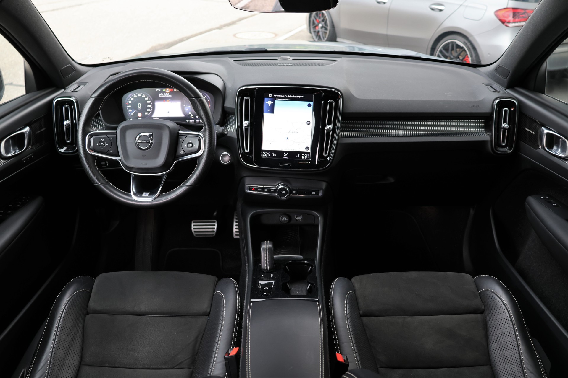 VOLVO XC40 D4 AWD R-Design Geartronic (CH) + 2.1T AHK-image-15