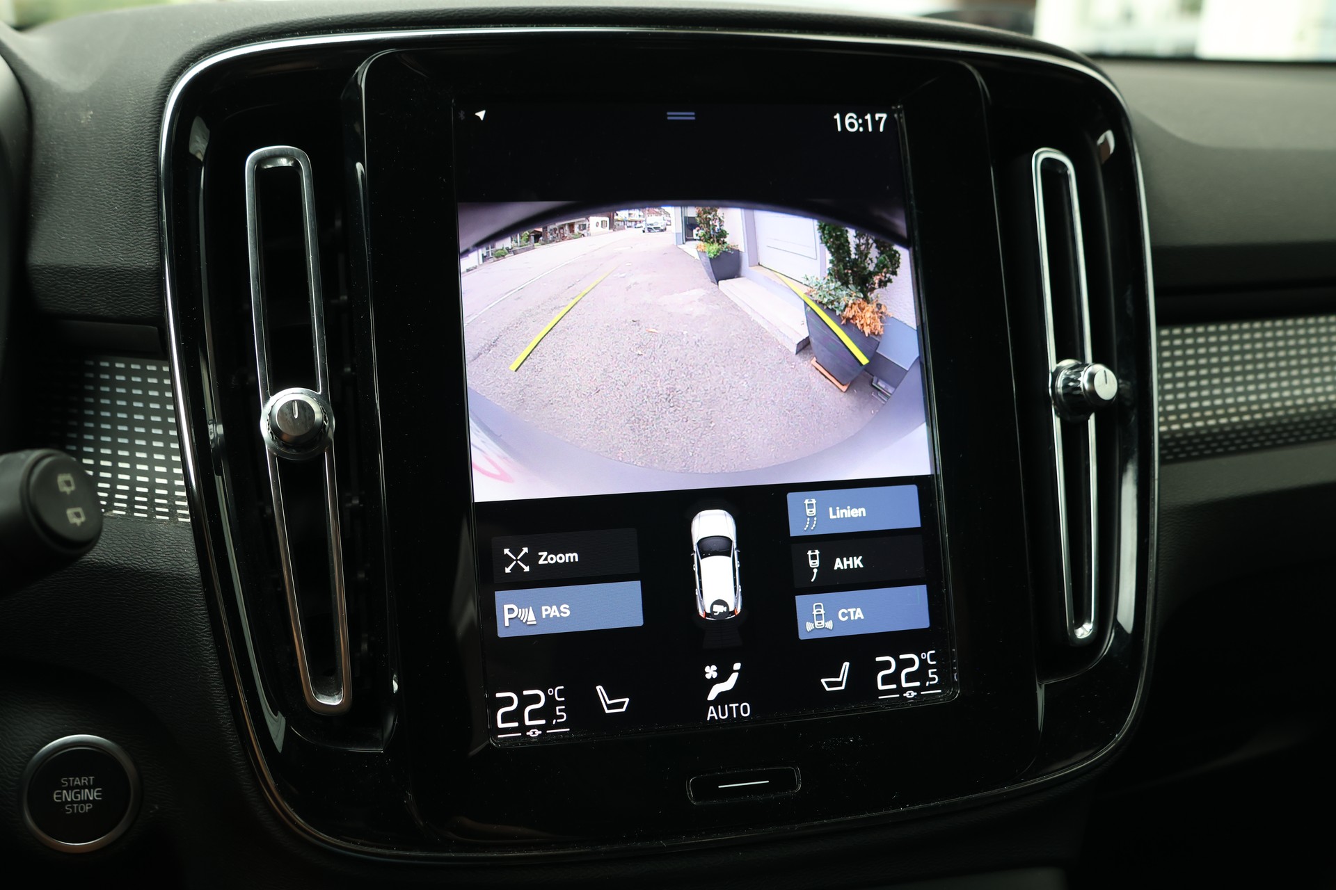 VOLVO XC40 D4 AWD R-Design Geartronic (CH) + 2.1T AHK-image-20