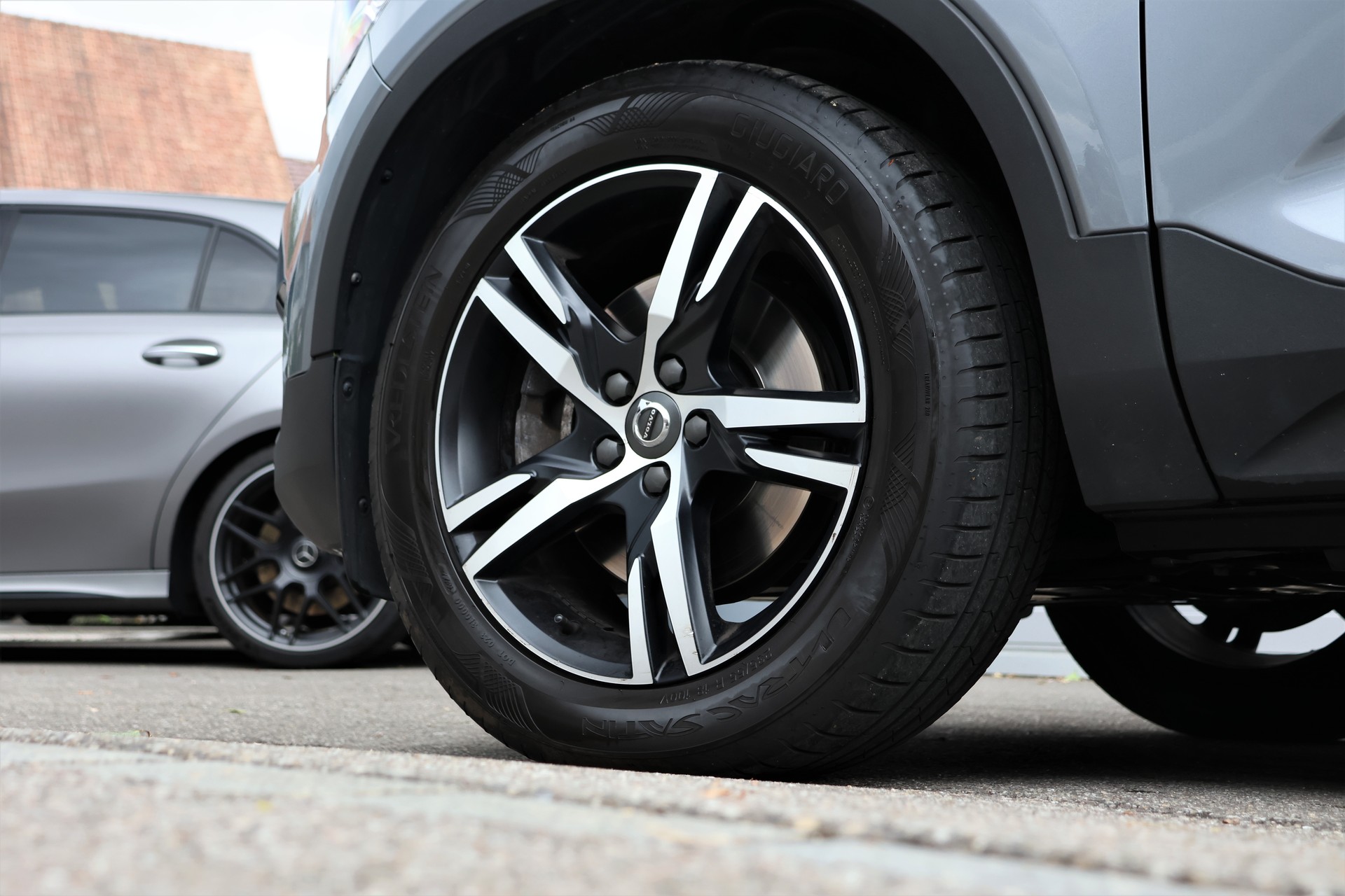 VOLVO XC40 D4 AWD R-Design Geartronic (CH) + 2.1T AHK-image-7