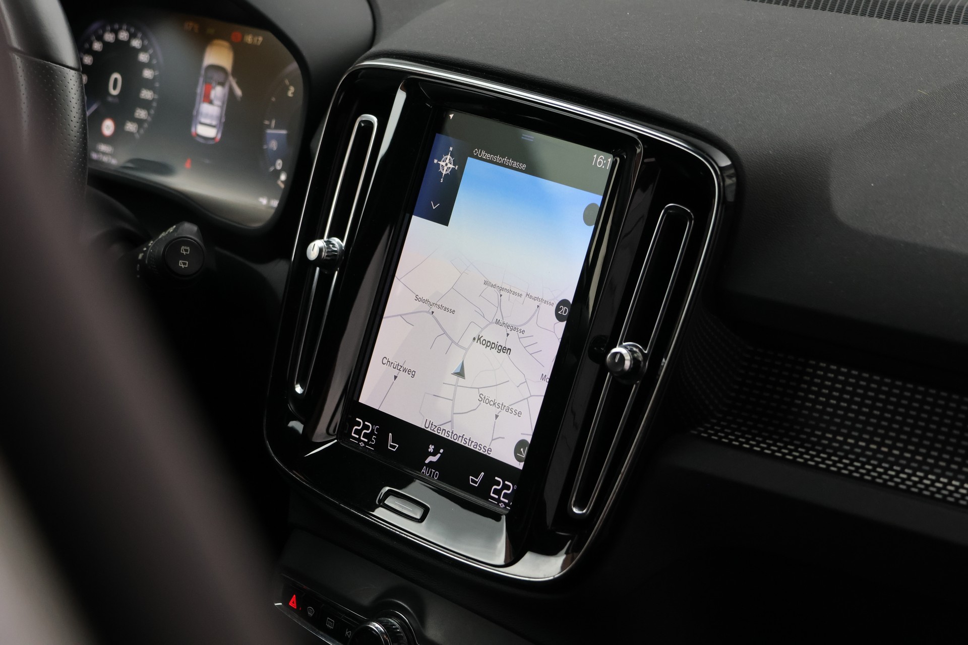 VOLVO XC40 D4 AWD R-Design Geartronic (CH) + 2.1T AHK-image-19