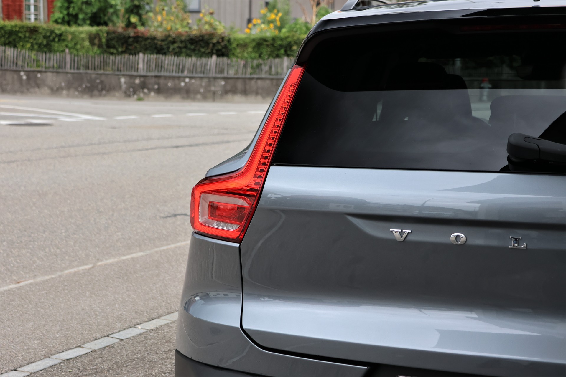 VOLVO XC40 D4 AWD R-Design Geartronic (CH) + 2.1T AHK-image-5