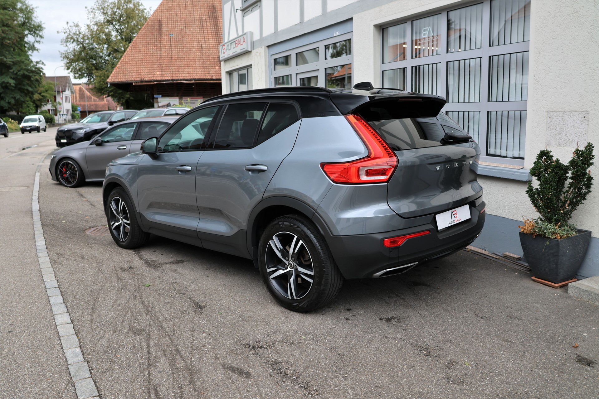 VOLVO XC40 D4 AWD R-Design Geartronic (CH) + 2.1T AHK-image-6