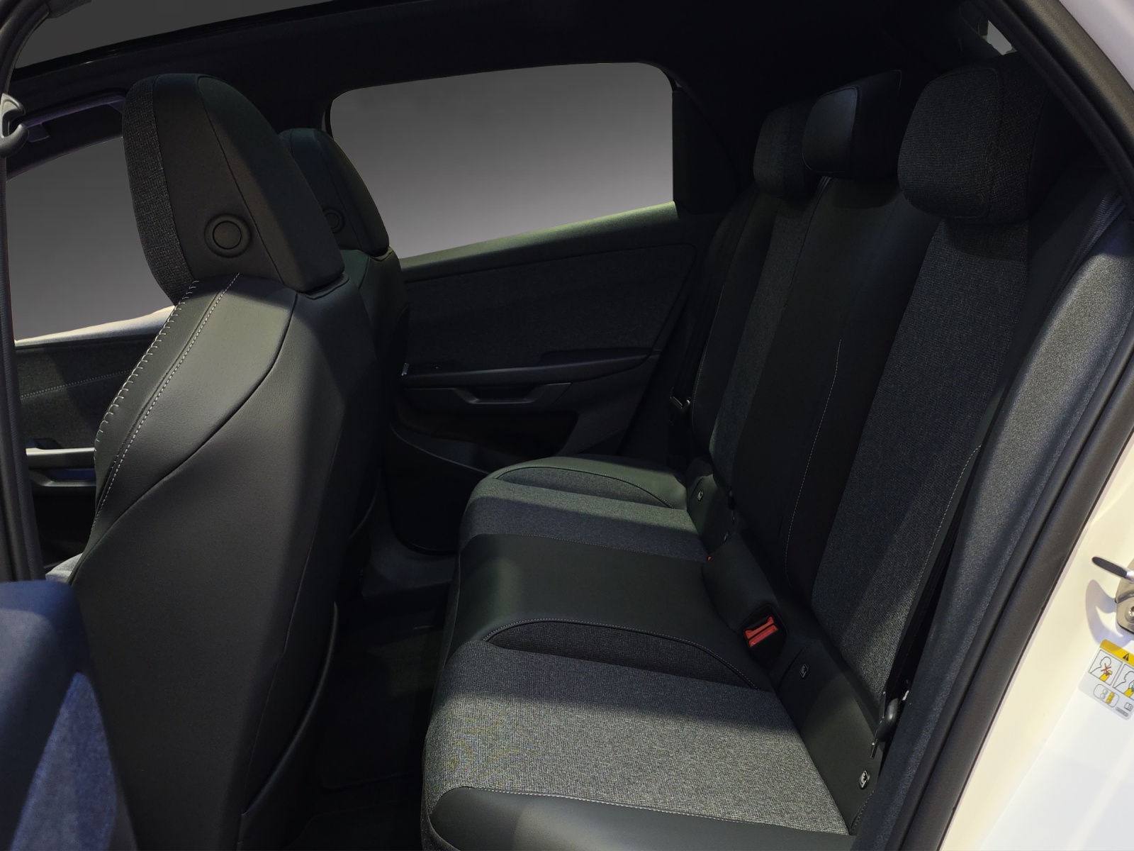 VW ID.Polo 52 kWh Style Edition One-image-6