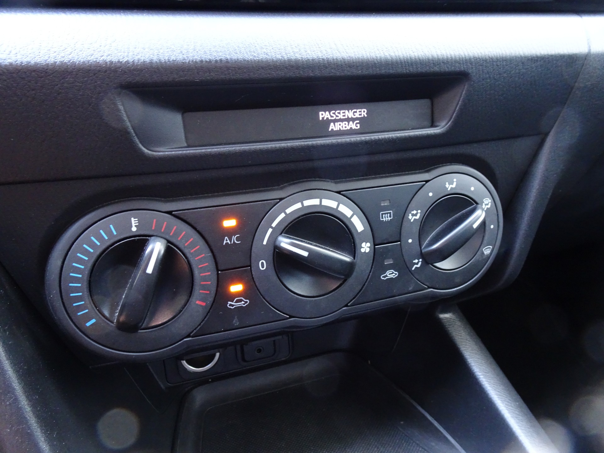 MAZDA 3 1.5 16V Ambition-image-11