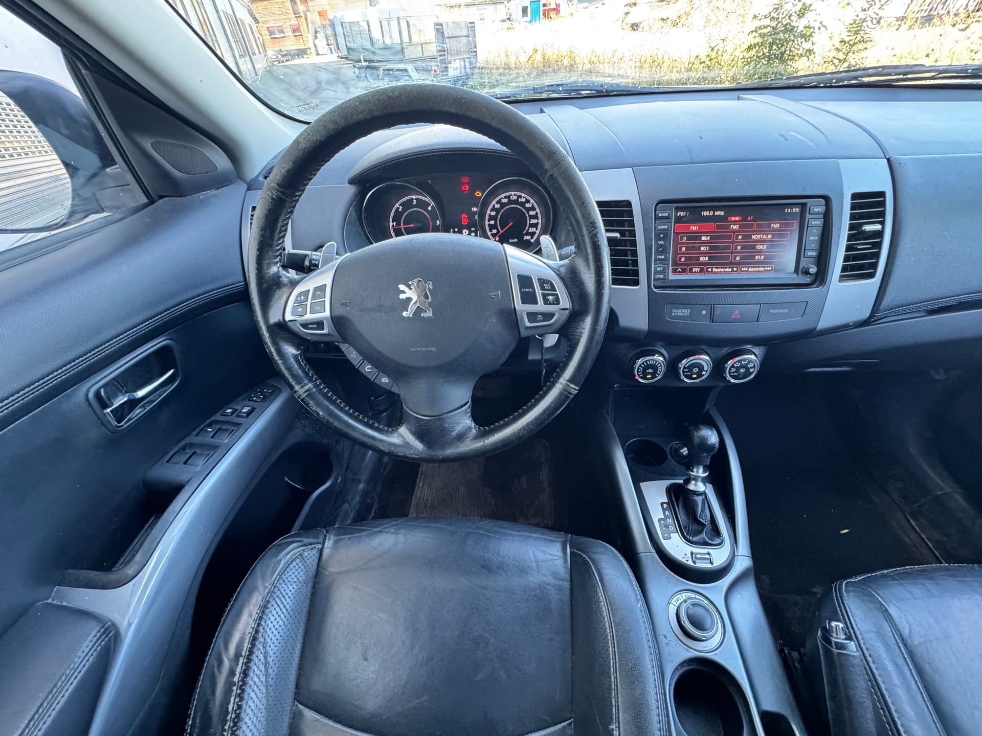 PEUGEOT 4007 2.2 HDi Platinum Edition-image-8