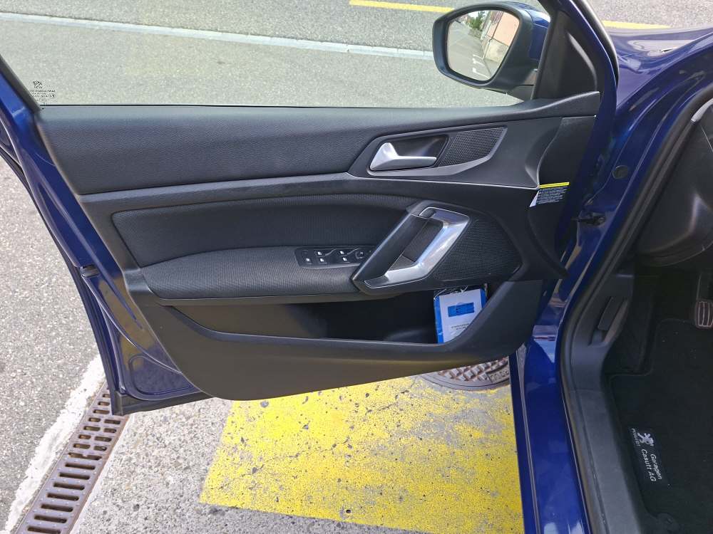 PEUGEOT 308 SW 1.5 BlueHDi Allure-image-13