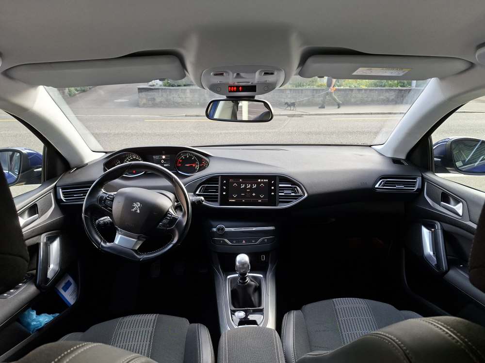 PEUGEOT 308 SW 1.5 BlueHDi Allure-image-14