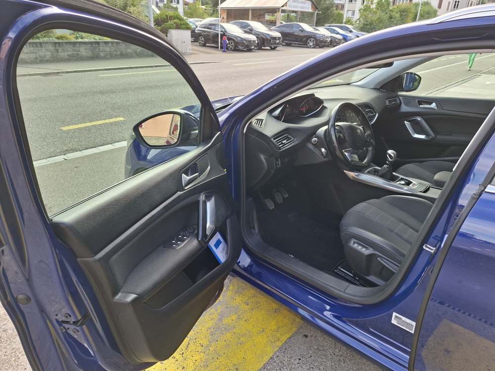 PEUGEOT 308 SW 1.5 BlueHDi Allure-image-9