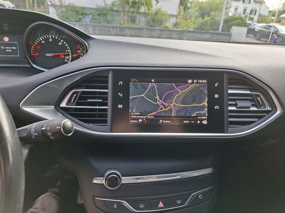 PEUGEOT 308 SW 1.5 BlueHDi Allure-image-18