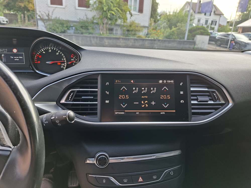 PEUGEOT 308 SW 1.5 BlueHDi Allure-image-19