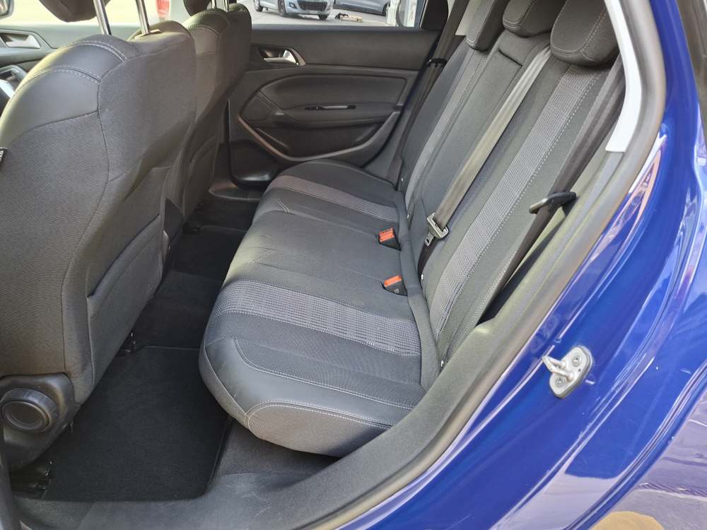 PEUGEOT 308 SW 1.5 BlueHDi Allure-image-12